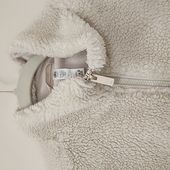 Alo Yoga womens Flurry Sherpa Jacket Faux Fur Coat Size Medium - Picture 17 of 17
